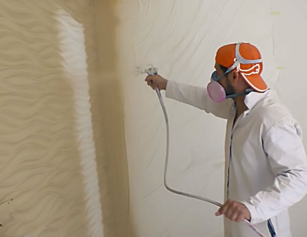 Окрашивание гипсовых панелей краскопультом