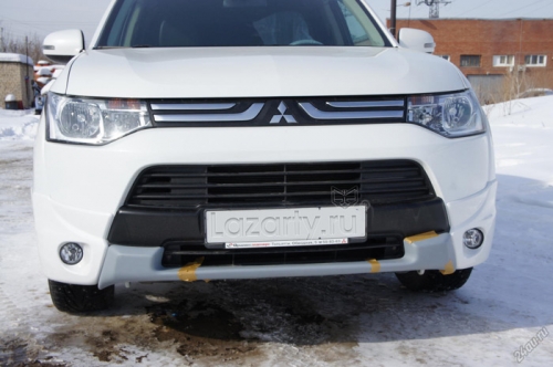 Накладка на передний бампер Mitsubishi Outlander III центральная