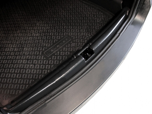 Накладка на порожек багажника для Рено Дастер