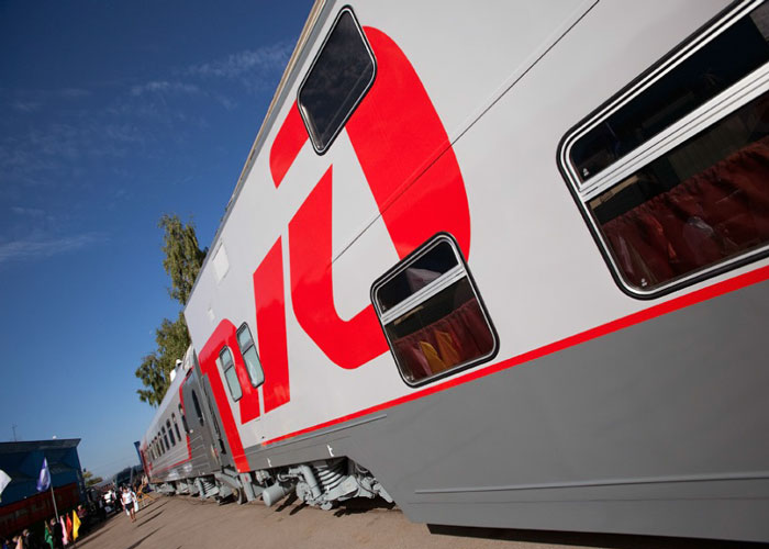 ЖД транспорт, окрашенный светоотражающей краской