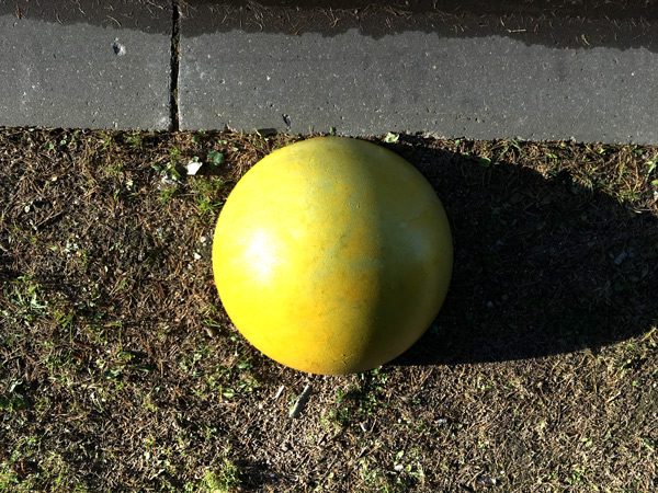 Подтеки краски после окрашивания светоотражающей краской при нулевой температуре и осадках