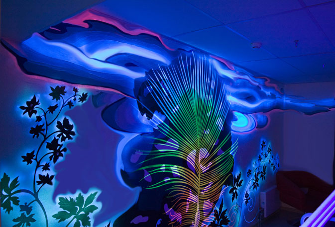 Флуоресцентная краска в интерьере