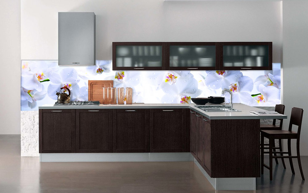 Фартук для кухни из МДФ Роса с белыми орхидеями в интерьере