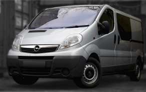 Грузовик доставки Opel Vivaro.