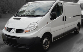 Грузовик доставки Renault Trafic.